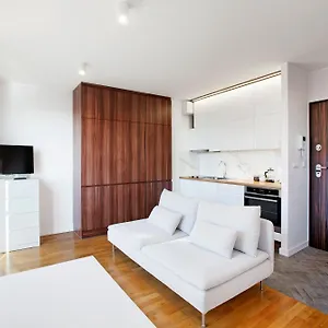Apartament Marine With Balcony And Parking By Tyzenhauz, Gdańsk